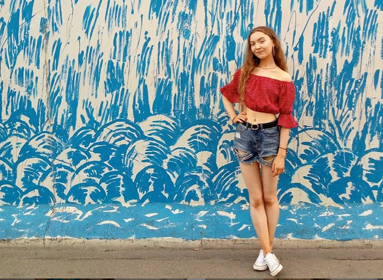 @_neeev My new lockdown hobbies include: staring at old holiday photos and making myself sad :)