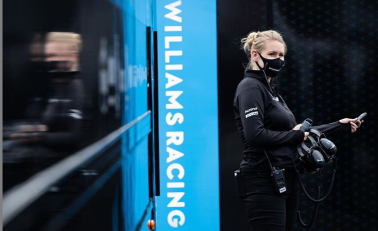 Multi tasking 🦑 @sophie_ogg on Instagram