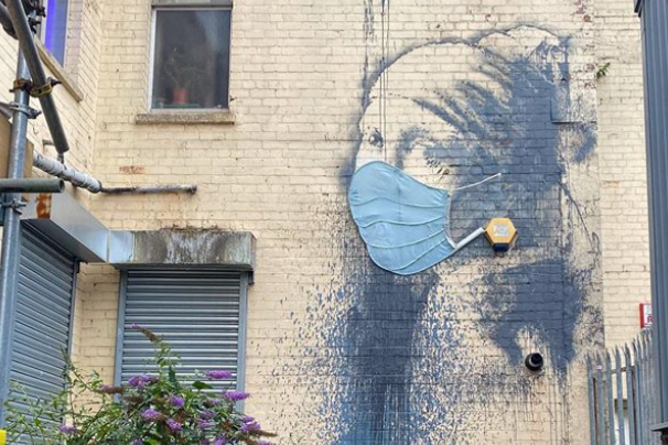 remember folks, wear your masks 😷 @liambettinson_ on Instagram
