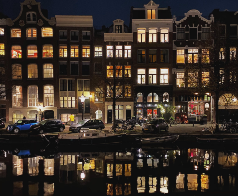 It gets dark awfully early here but I love the way the lights reflect off the canal when everyone’s being gezellig at home. @sharonodea on Twitter