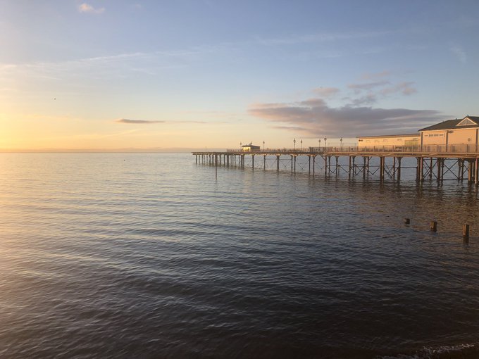 Early sunshine on @TeignmouthPier @MandyPearse on Twitter
