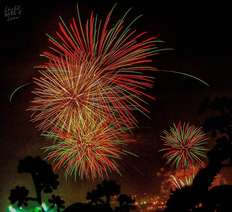 Dan Jones @lightwithalens on instagram: 📸 Fireworks over Glasgow Green, 2018