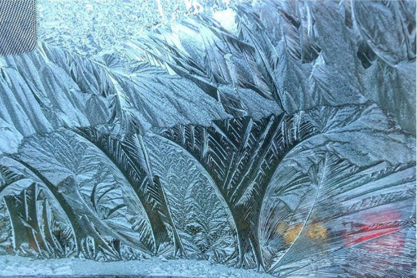 At least my windscreen looked pretty this morning ❄️ @emmabowers1